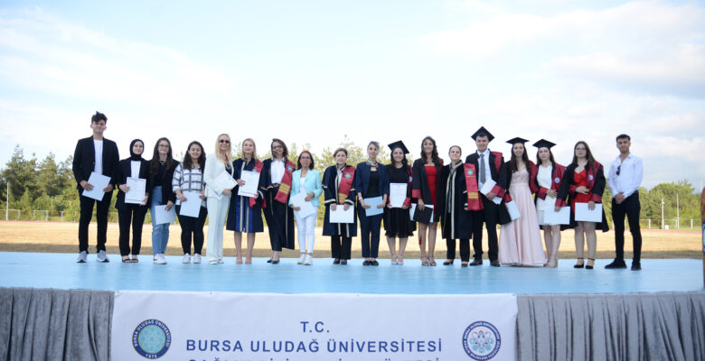 Sağlık ordusunun yeni neferleri belgelerini aldı