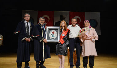 Sağlık Hizmetleri MYO’da mezuniyet sevinci Sağlık Hizmetleri MYO’da mezuniyet sevinci
