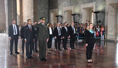 TEKSİDER’DEN ANITKABİR’E ZİYARET