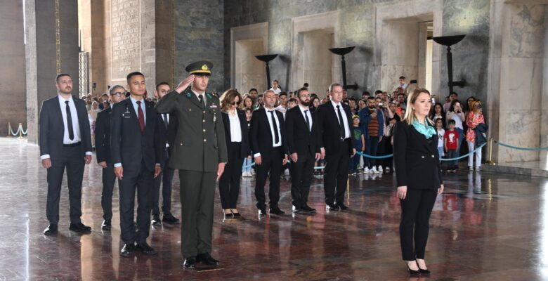 TEKSİDER’DEN ANITKABİR’E ZİYARET