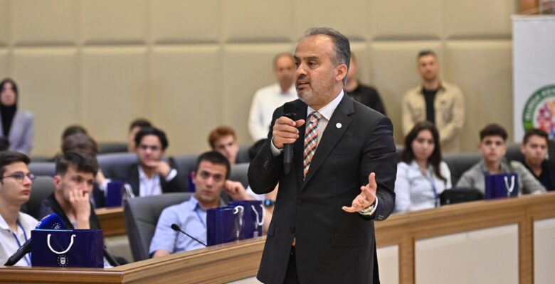 Yerel ve ulusal sorunlara genç bakış