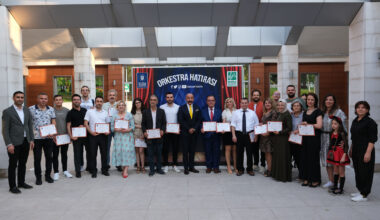 Orkestrada mezuniyet sevinci Orkestrada mezuniyet sevinci