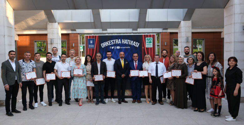 Orkestrada mezuniyet sevinci