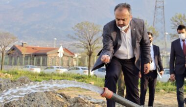 Su geldi mahalleli çifte bayram yaptı