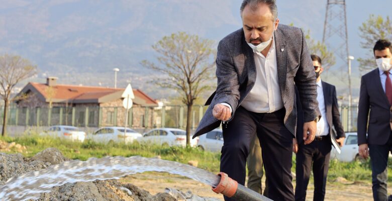 Su geldi mahalleli çifte bayram yaptı
