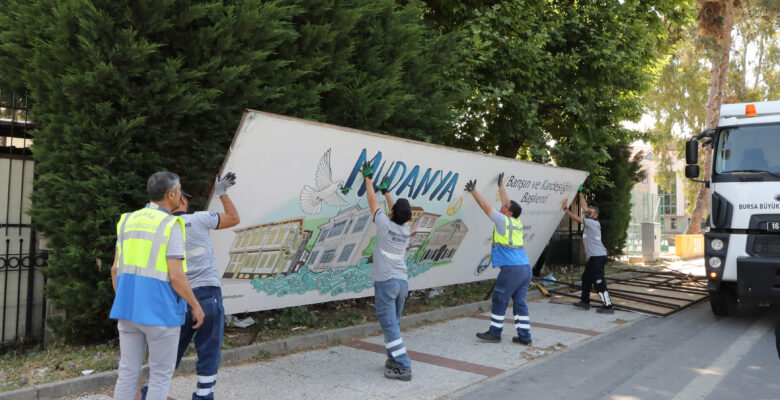 Bilboard Sökülmesine Mudanya Belediyesinden Tepki