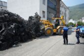 BİNLERCE BOŞ SELE BİRİKTİREN VATANDAŞA ZABITA MÜDAHALESİ