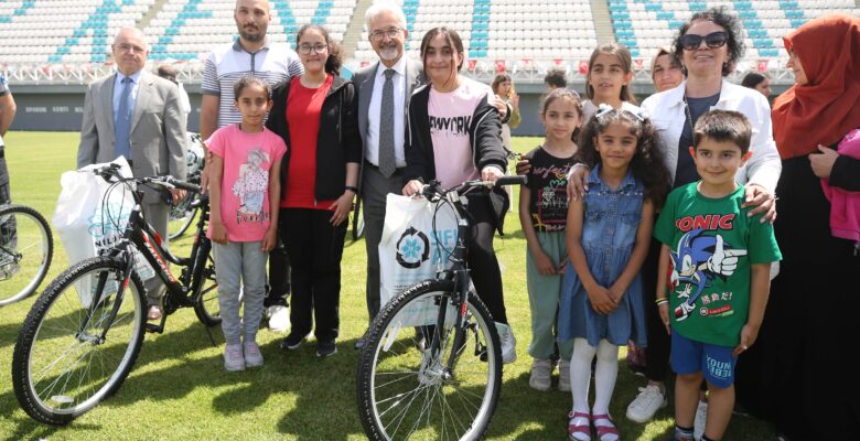 Nilüfer Belediyesi’nden en çalışkan öğrencilere bisiklet ödülü