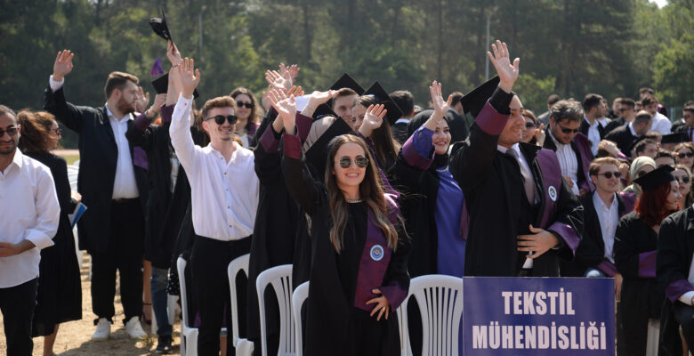 Yeni mühendislerin mezuniyet heyecanı