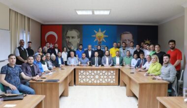 VEKİL KILIÇ’TAN NİLÜFER VE OSMANGAZİ İLÇE TEŞKİLATINA TEŞEKKÜR ZİYARETİ