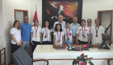 Gemlik Kaymakamı Hasan Göç   Ulusal Başarı Elde Eden Sporcuları Ödüllendirdi