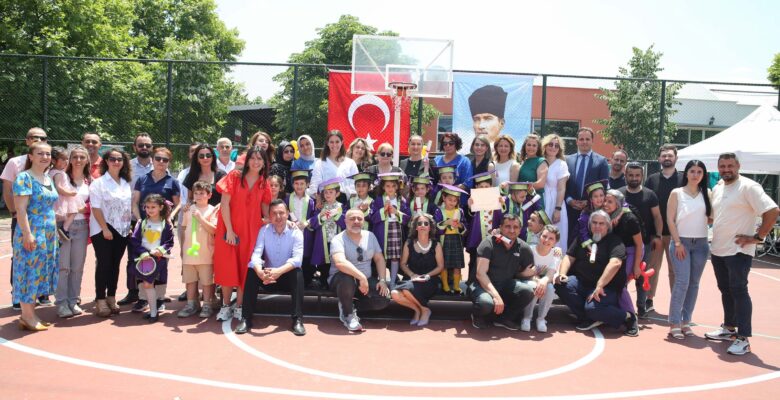 Miniklerin ilk mezuniyet heyecanı