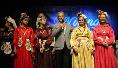 Nilüfer Halk Dansları Topluluğu “Nirengi” ile büyüledi