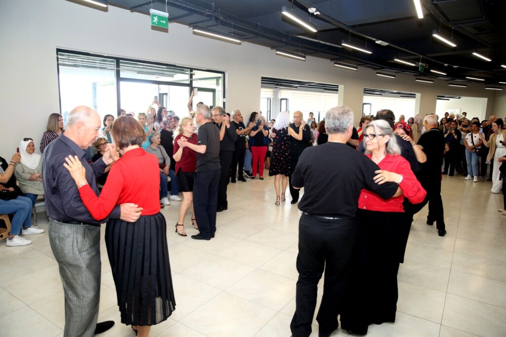 Olgun gençler el emeği eserlerini sergiledi