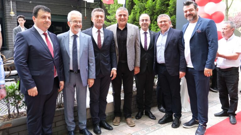 BURSA CHP’DE BAYRAM COŞKUSU