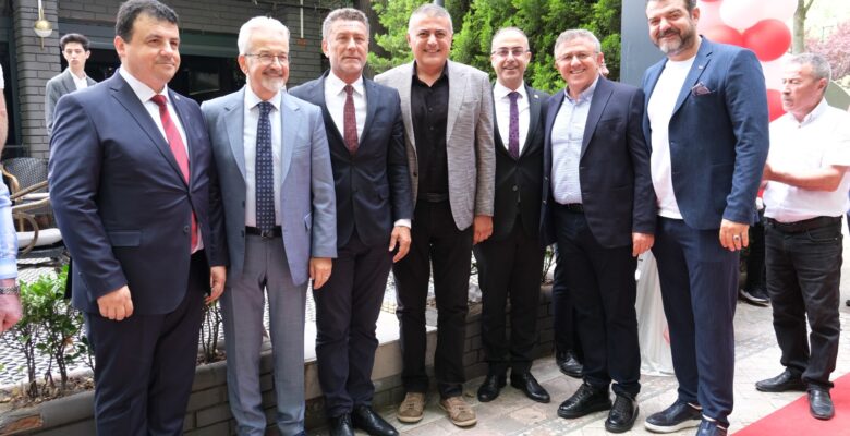 BURSA CHP’DE BAYRAM COŞKUSU