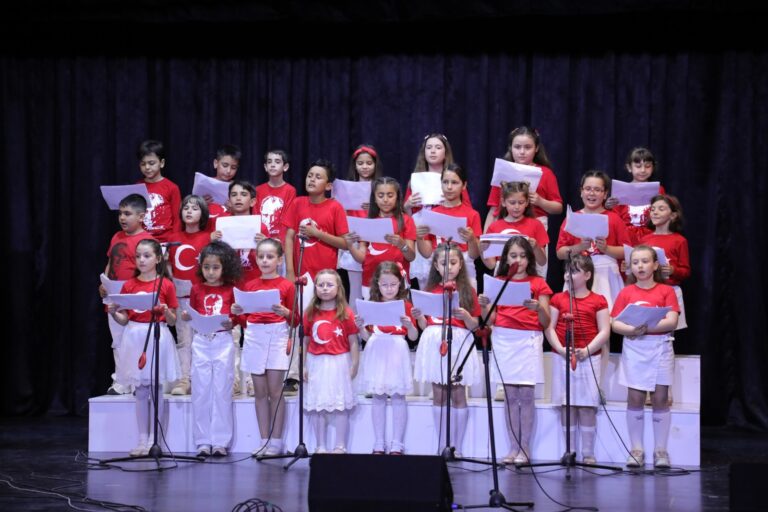 Gemlik Belediyesi Çocuk Korosu İzleyenleri Büyüledi