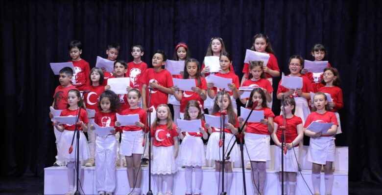 Gemlik Belediyesi Çocuk Korosu İzleyenleri Büyüledi