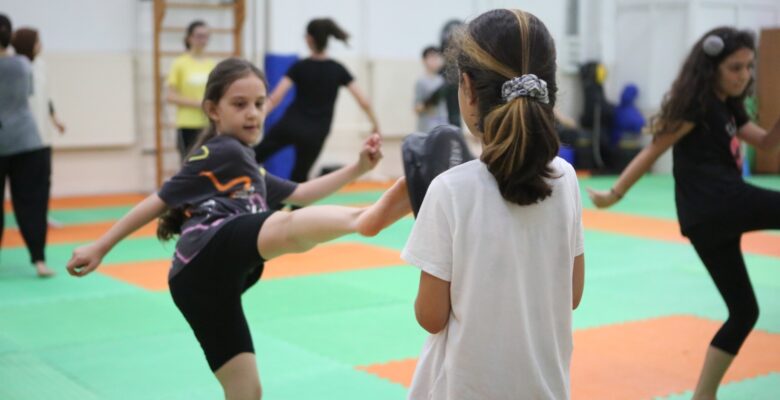 Çocuklara sporla iç içe tatil