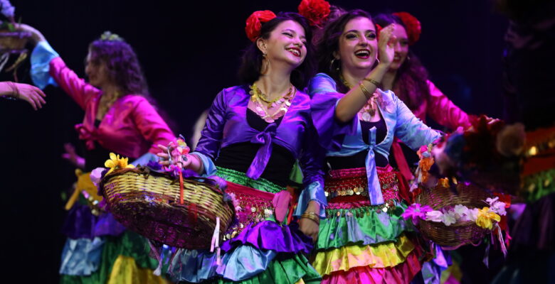 Karagöz Halk Dansları’ndan muhteşem final