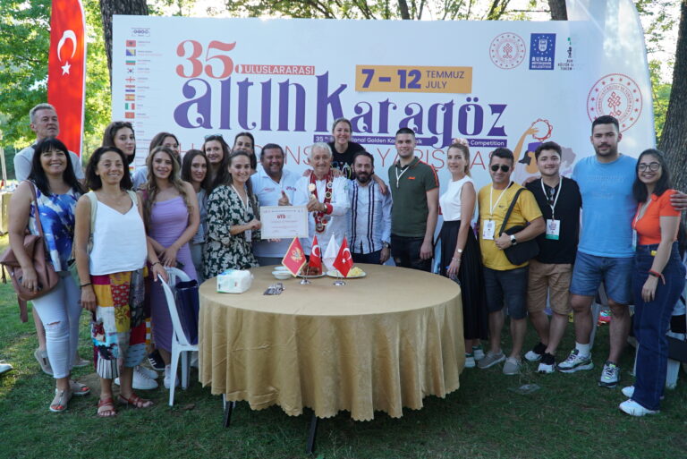 Dansçılar sahnede değil mutfakta ter döktü