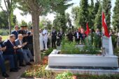 Şehitlikte duygusal anma
