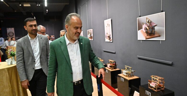 Dünyanın en küçük dokuma tezgahları Bursa’da
