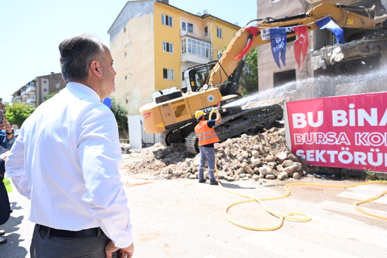 1050 Konutlar ’da Dönüşüm, Yıkımla Başladı