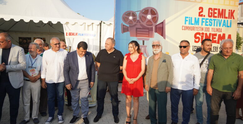 2. GEMLİK FİLM FESTİVALİ’NİN AÇILIŞINI CEZMİ BASKIN VE GONCA VUSLATERİ YAPTI