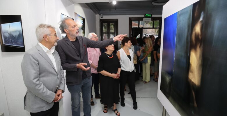 “Tükenmez Umut Mavisi” sergisi Fotoğraf Müzesi’nde açıldı