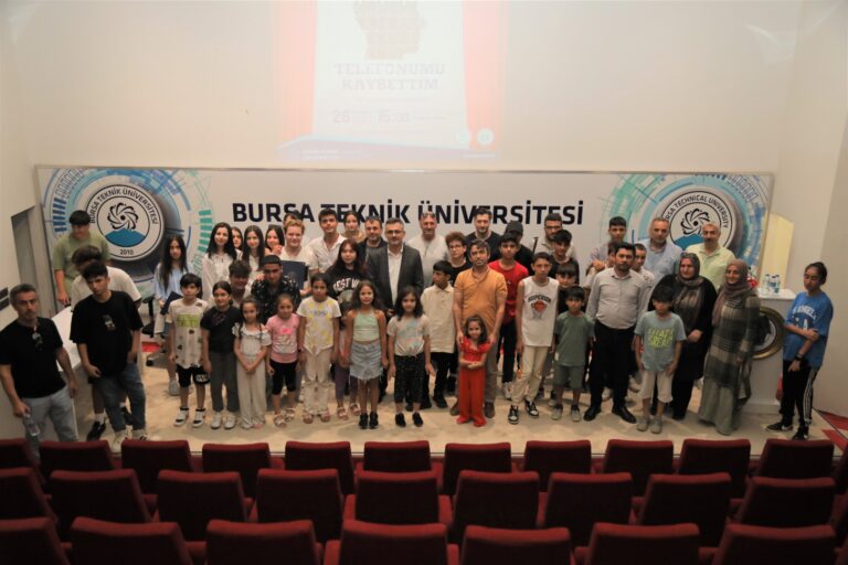 Bağımlılık tiyatro ile anlatıldı