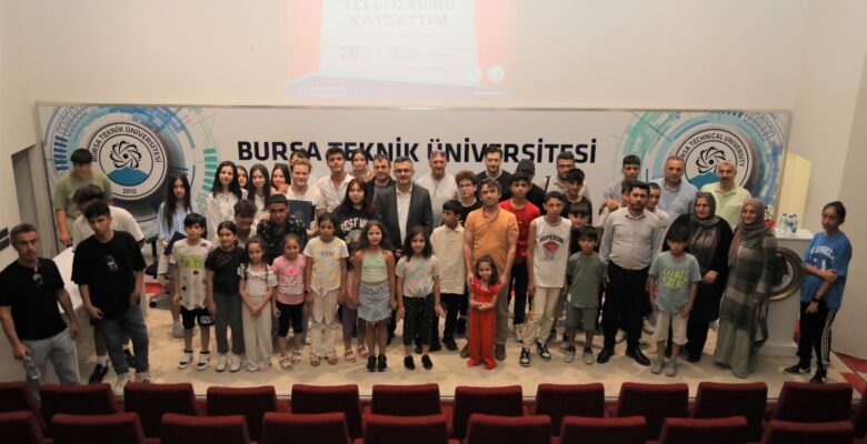 Bağımlılık tiyatro ile anlatıldı