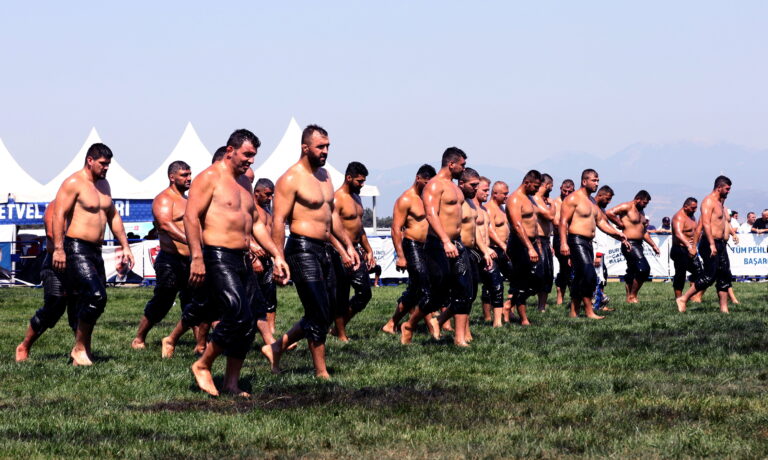 Pehlivanlar er meydanına çıktı