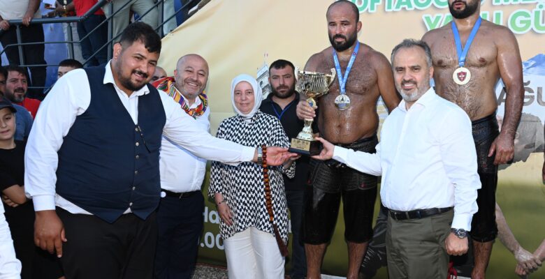 Başpehlivan Serhat Gökmen oldu