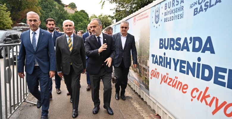 Tarihe sözde değil, özde vefa