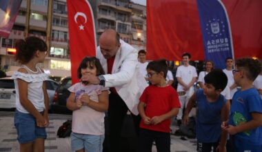 Sahne, ‘adam olacak’ çocukların