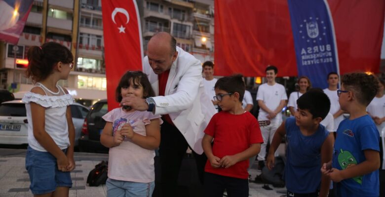 Sahne, ‘adam olacak’ çocukların
