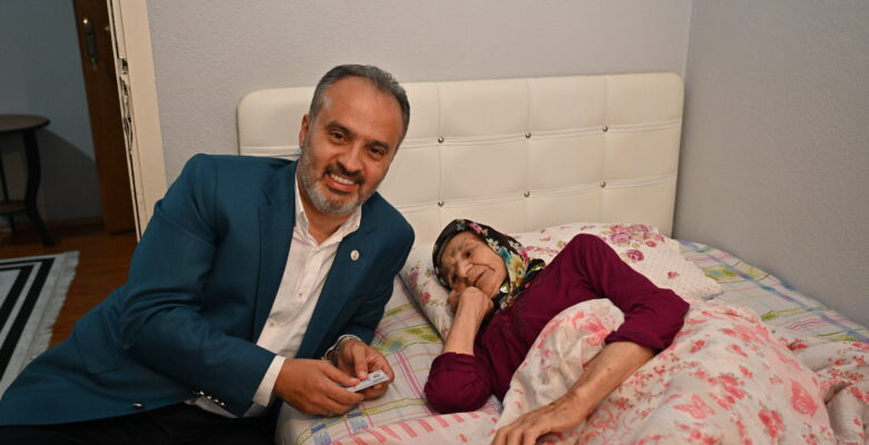Asırlık çınardan hayır duası