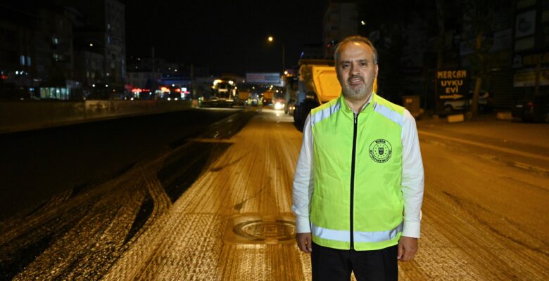 Ankara yolunda gece mesaisi sürüyor