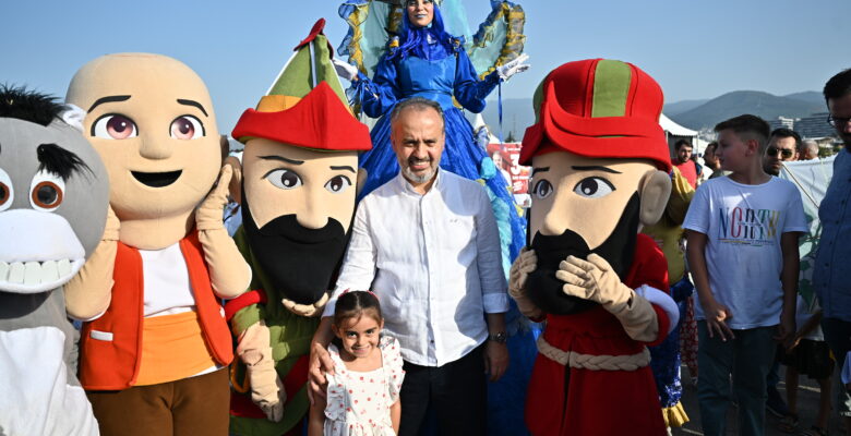 Zafer coşkusu Bursa semalarında