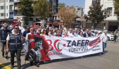 Sendikalar ve CHP Zafer Yürüyüşünde Buluştu