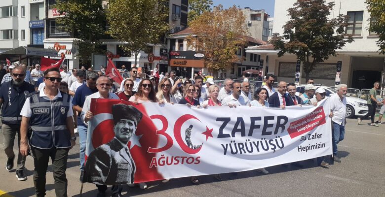 Sendikalar ve CHP Zafer Yürüyüşünde Buluştu