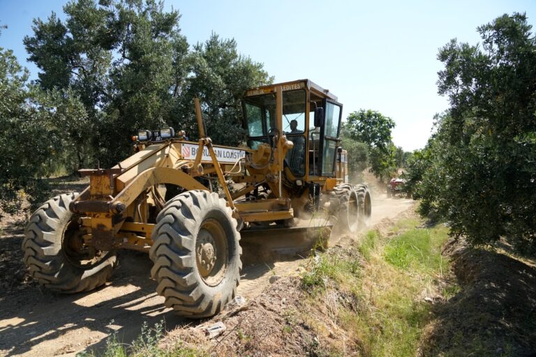 GEMLİKLİ ÇİFTÇİYE ARAZİ YOLU DESTEĞİ