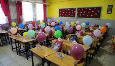 Gemlik’te kırtasiye setleri Uğur amcadan