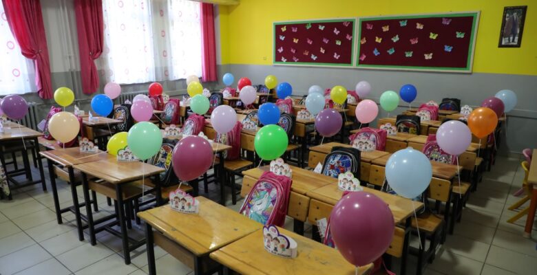 Gemlik’te kırtasiye setleri Uğur amcadan