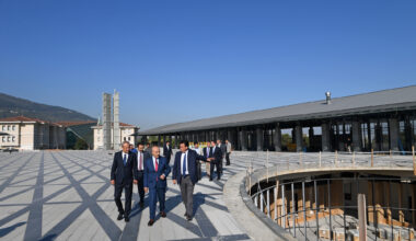 Vali Demirtaş, Osmangazi Meydanı’nı inceledi Vali Demirtaş, Osmangazi Meydanı’nı inceledi