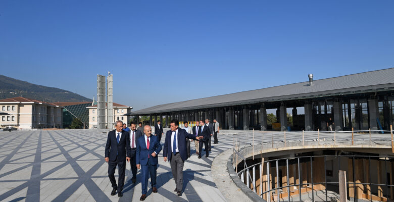 Vali Demirtaş, Osmangazi Meydanı’nı inceledi