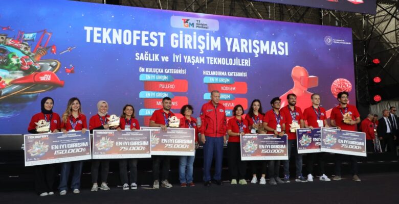 TEKNOFEST’TE EN İYİ ÖN KULUÇKA GİRİŞİMCİ ÖDÜLÜ BUÜ’NÜN