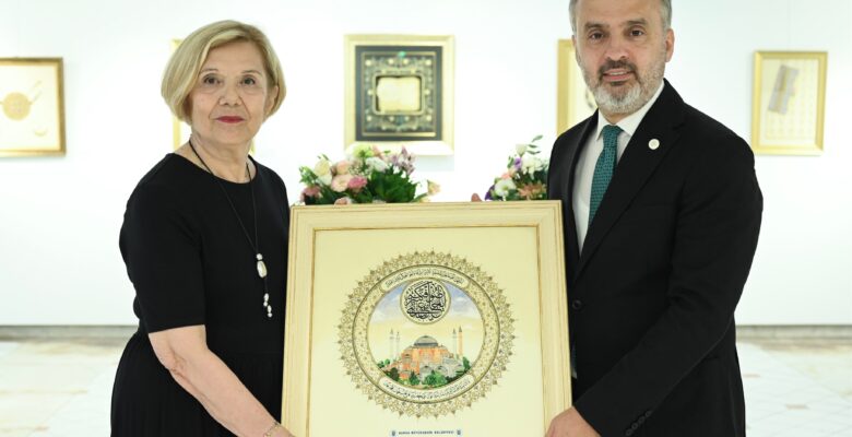 Saraydan sanata uzanan sergi