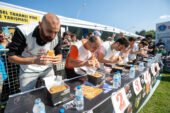 8 Tahinli pide yedi, 10 altın kazandı